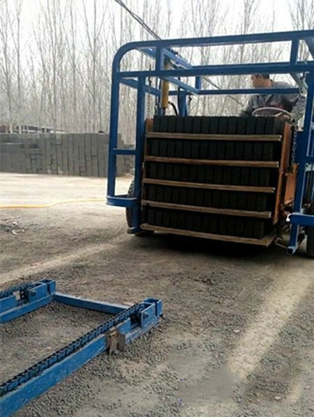 水泥砖叉砖车与搬运车价格解析及装卸搬运注意事项